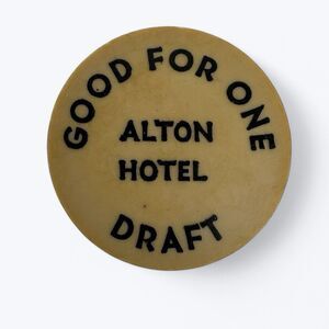 Vintage Alton Hotel Good For One Draft Drink Plastic Token Soudus Bay NY? 1.5"